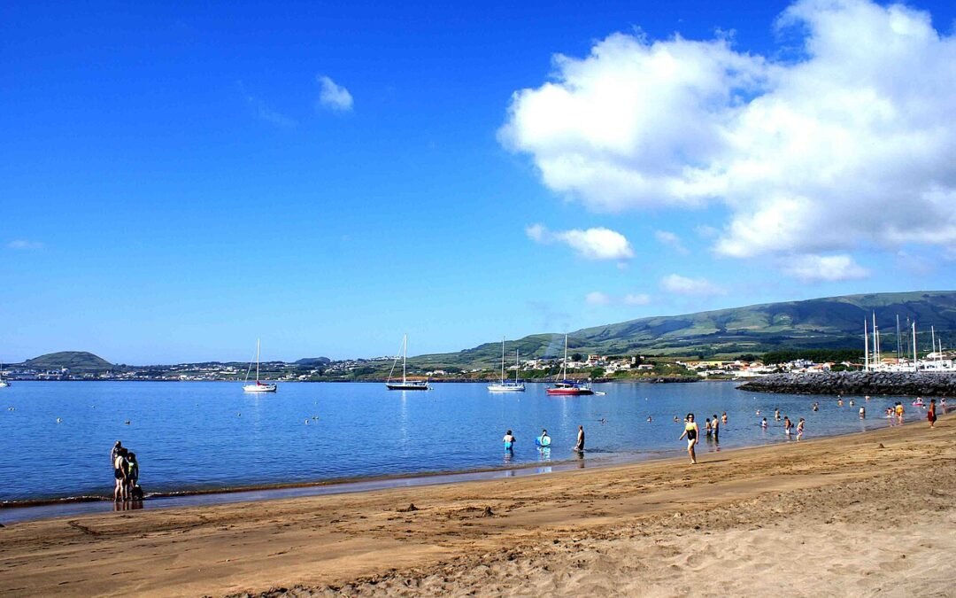 Oficiais Beach
