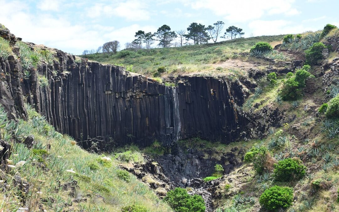 Calçada do Gigante Waterfall